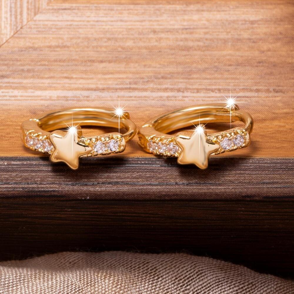 Hollow wave earrings ending in a defined U shape. - Picture 3 of 5